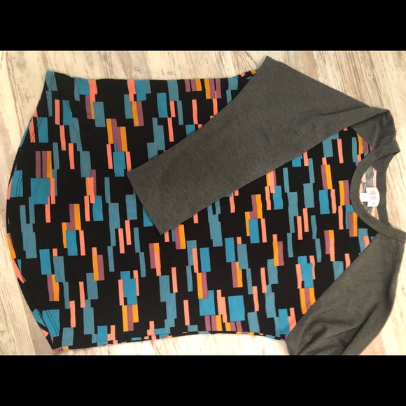 Lularoe Randy Tee - Picture 2 of 3